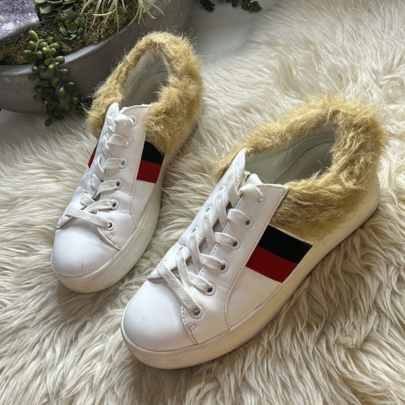 Steve madden white striped faux fur trim casual sneaker low top women’s 7.5 - Picture 9 of 9
